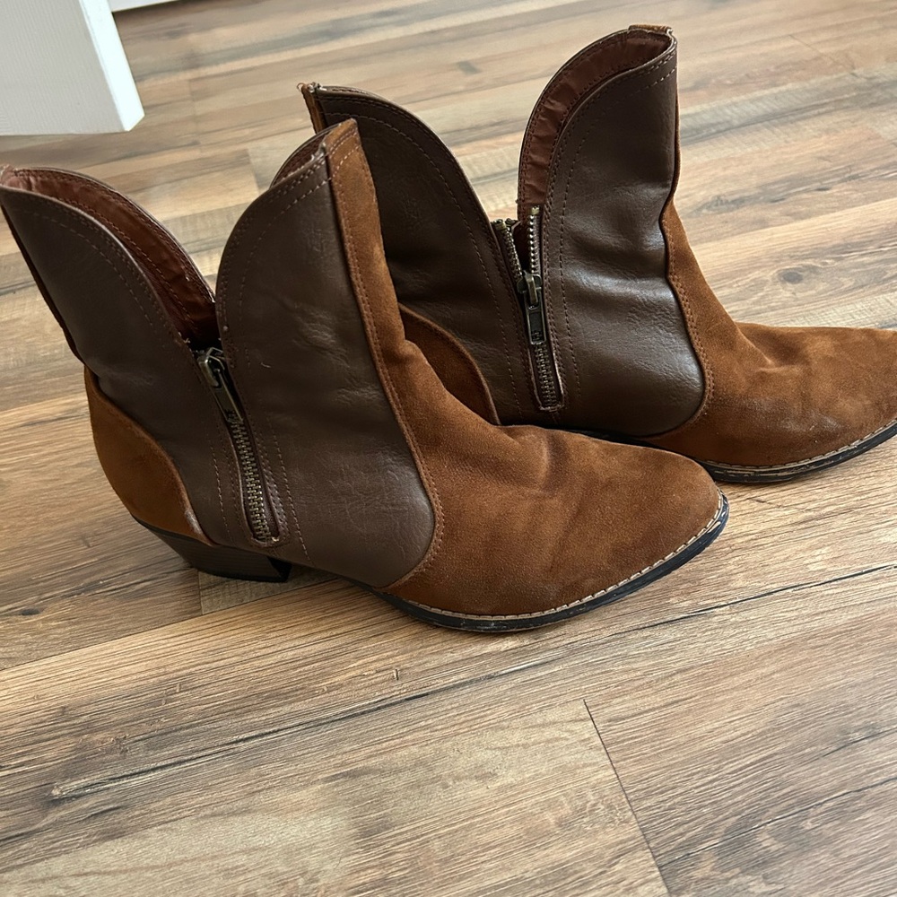 American Eagle Outfitters Brown Leather Ankle Booties - Picture 6 of 6